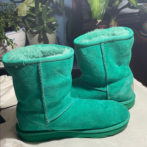UGG Classic Short ll Boots In Emerald Green Suede and Sheepskin. - Picture 5 of 13